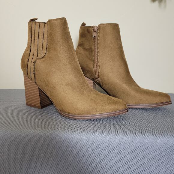 NWOT/Box Indigo Rd. Size 9M Suede Ankle Bootie Tan/Brown Block Heel - Picture 2 of 14